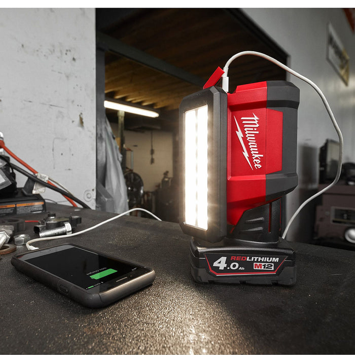 Đèn LED Milwaukee M12 PAL dùng Pin 12V, độ sáng 700lm