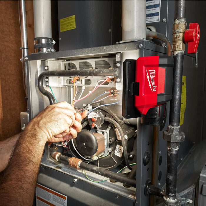 Đèn LED Milwaukee M12 PAL dùng Pin 12V, độ sáng 700lm