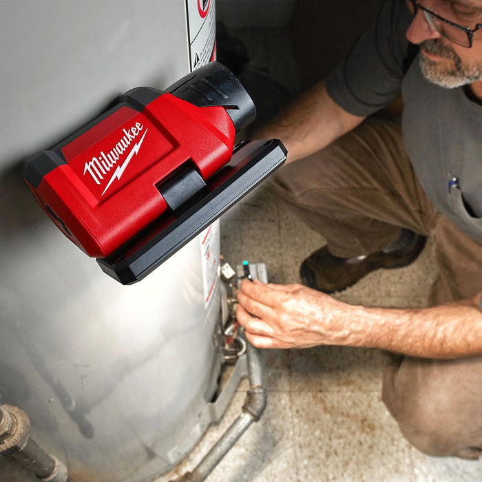 Đèn LED Milwaukee M12 PAL dùng Pin 12V, độ sáng 700lm