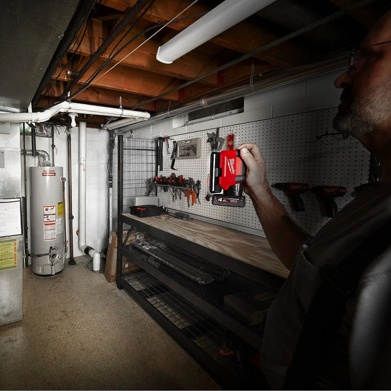 Đèn LED Milwaukee M12 PAL dùng Pin 12V, độ sáng 700lm