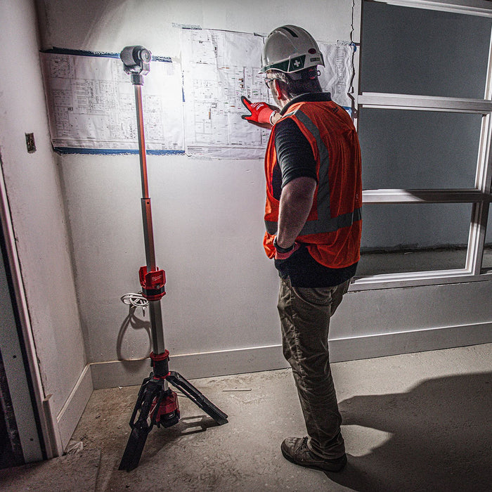 Đèn LED công trường Milwaukee M12 SAL dùng Pin 12V, độ sáng 1,400lm