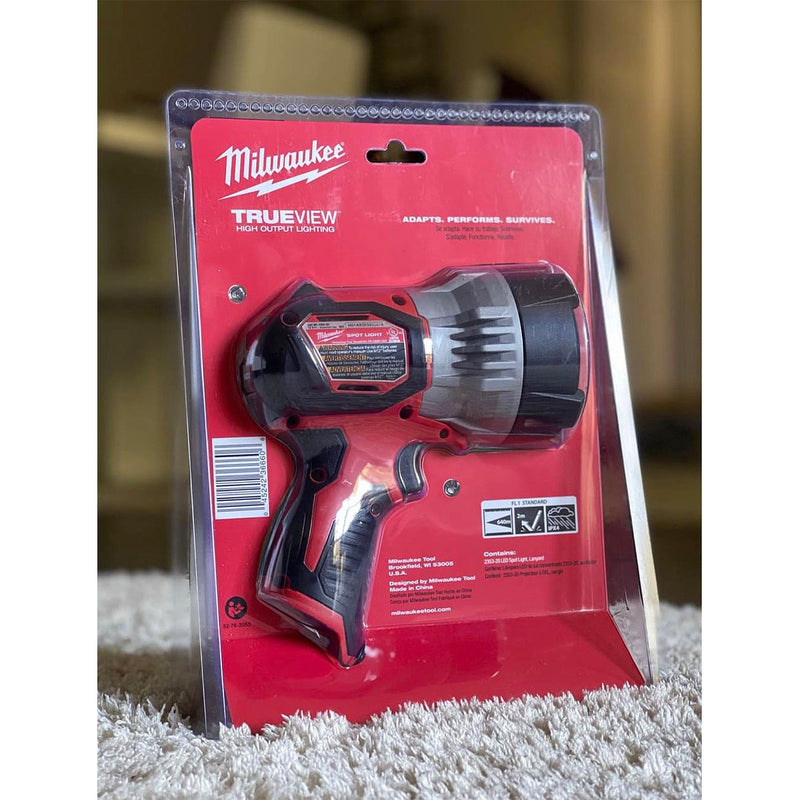 Đèn LED Milwaukee M12 SLED dùng Pin 12V, độ sáng 750lm