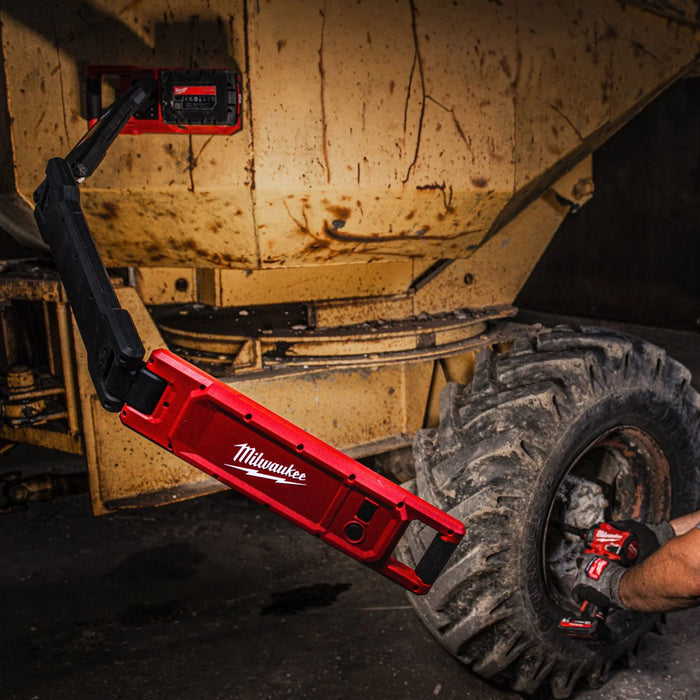 Đèn LED kiểu đòn tay Milwaukee M18 ABL dùng Pin 18V, độ sáng 2,500lm