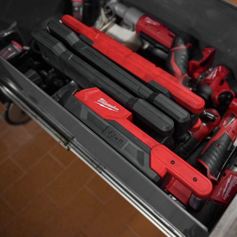 Đèn LED kiểu đòn tay Milwaukee M18 ABL dùng Pin 18V, độ sáng 2,500lm