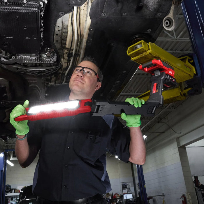 Đèn LED kiểu đòn tay Milwaukee M18 ABL dùng Pin 18V, độ sáng 2,500lm