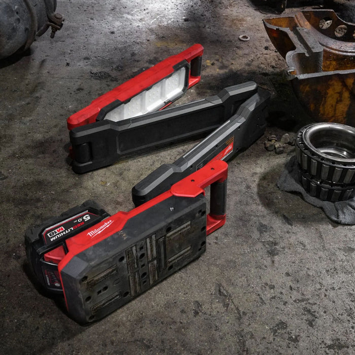 Đèn LED kiểu đòn tay Milwaukee M18 ABL dùng Pin 18V, độ sáng 2,500lm