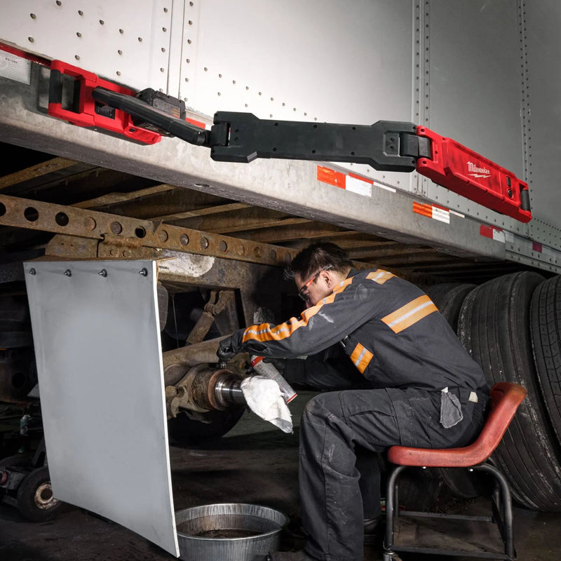 Đèn LED kiểu đòn tay Milwaukee M18 ABL dùng Pin 18V, độ sáng 2,500lm