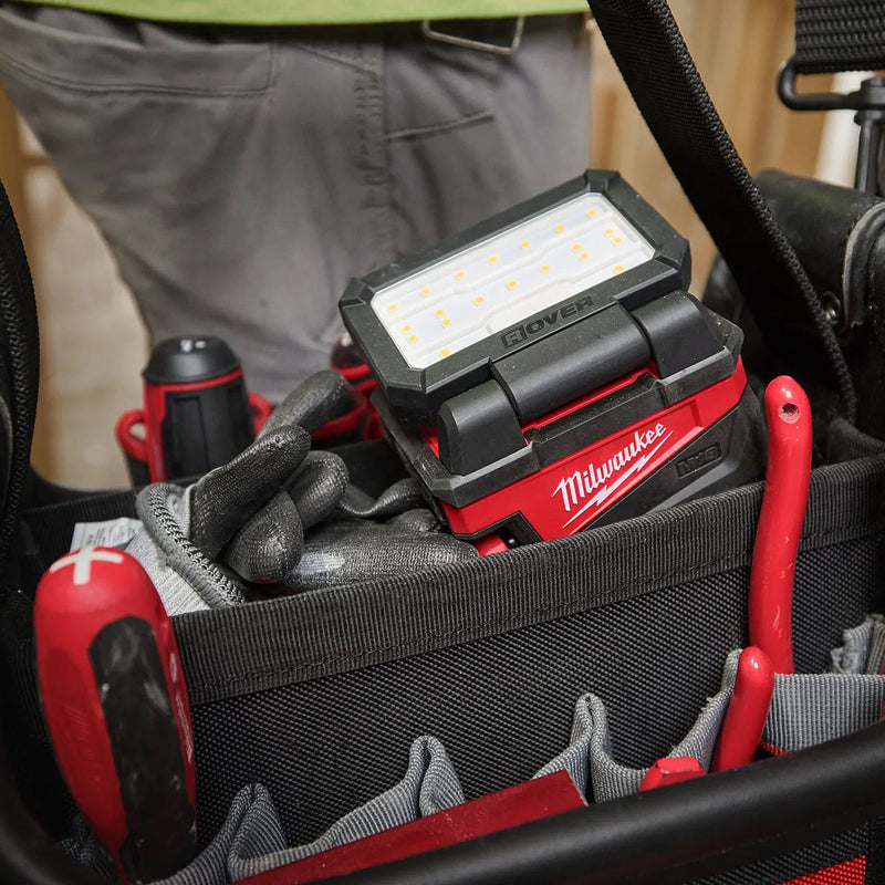 Đèn LED Milwaukee M18 ALIS dùng Pin 18V, độ sáng 1,000lm