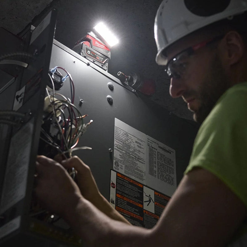 Đèn LED Milwaukee M18 ALIS dùng Pin 18V, độ sáng 1,000lm