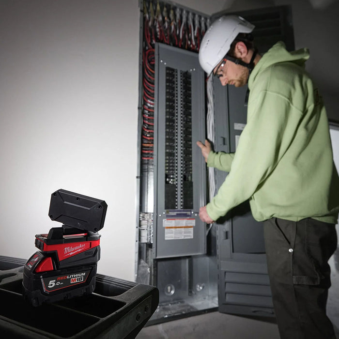 Đèn LED Milwaukee M18 ALIS dùng Pin 18V, độ sáng 1,000lm