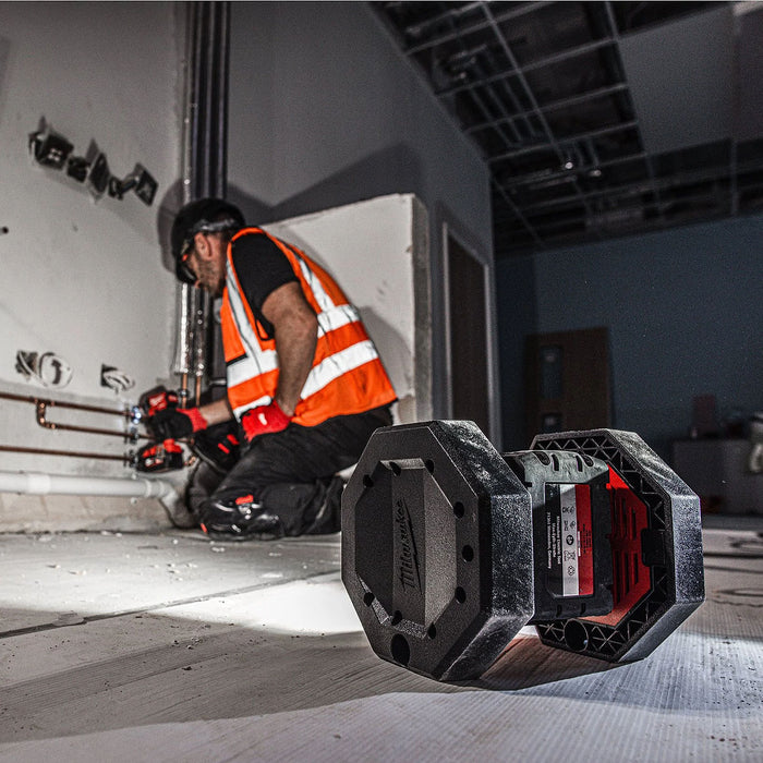 Đèn LED Milwaukee M18 AL dùng Pin 18V, độ sáng 1,500lm