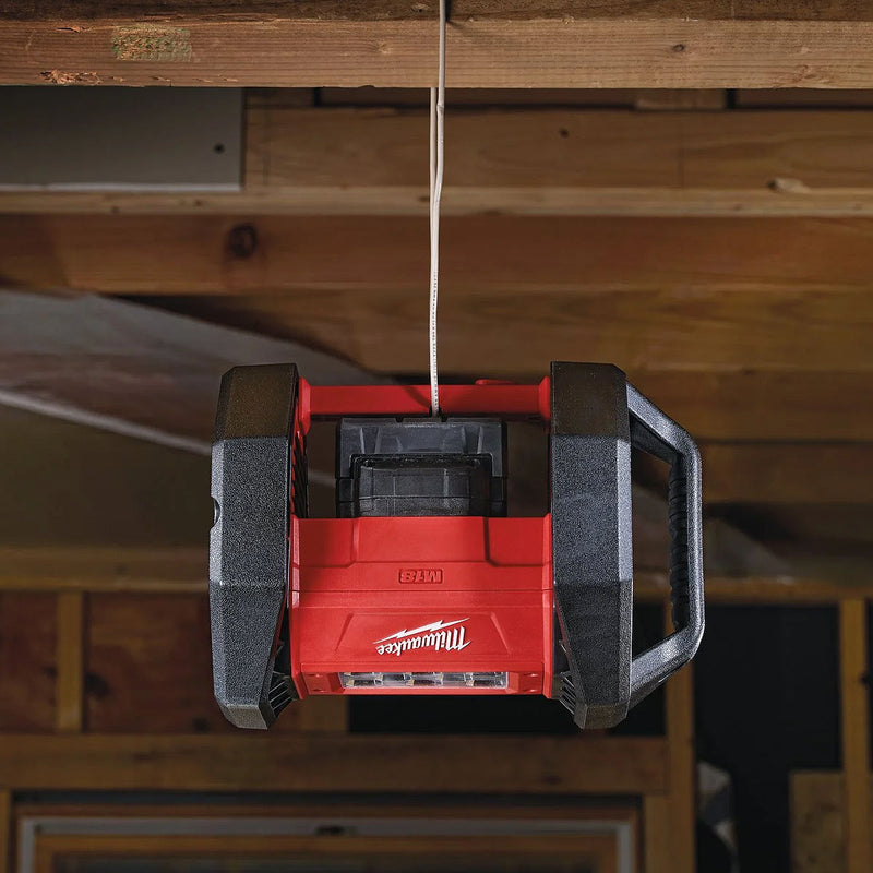 Đèn LED Milwaukee M18 AL dùng Pin 18V, độ sáng 1,500lm