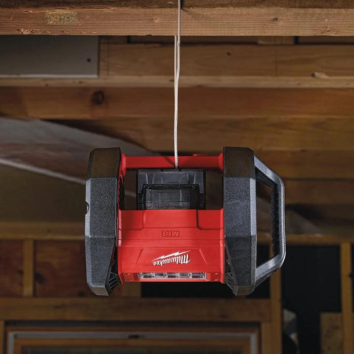 Đèn LED Milwaukee M18 AL dùng Pin 18V, độ sáng 1,500lm