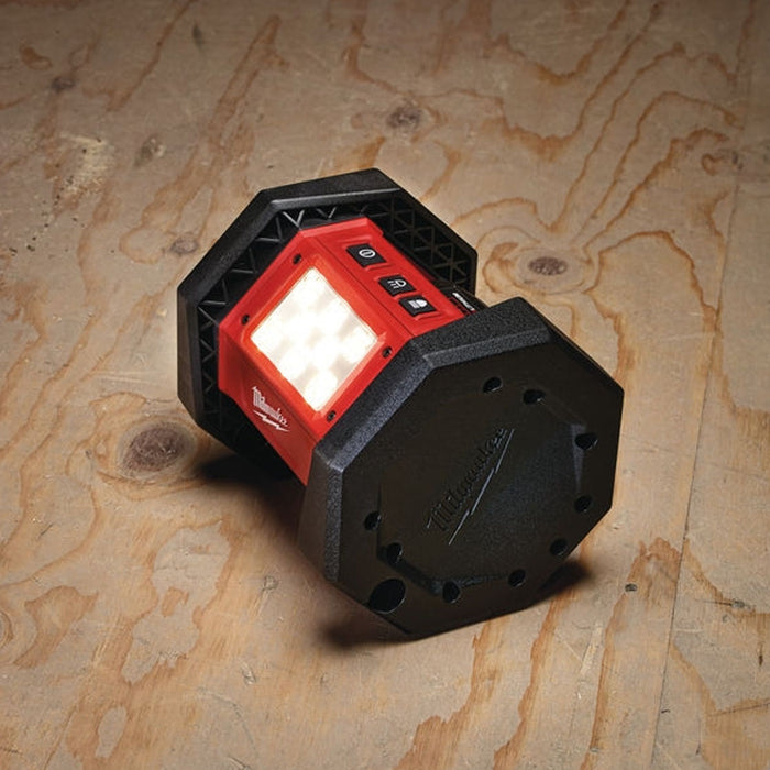 Đèn LED Milwaukee M18 AL dùng Pin 18V, độ sáng 1,500lm