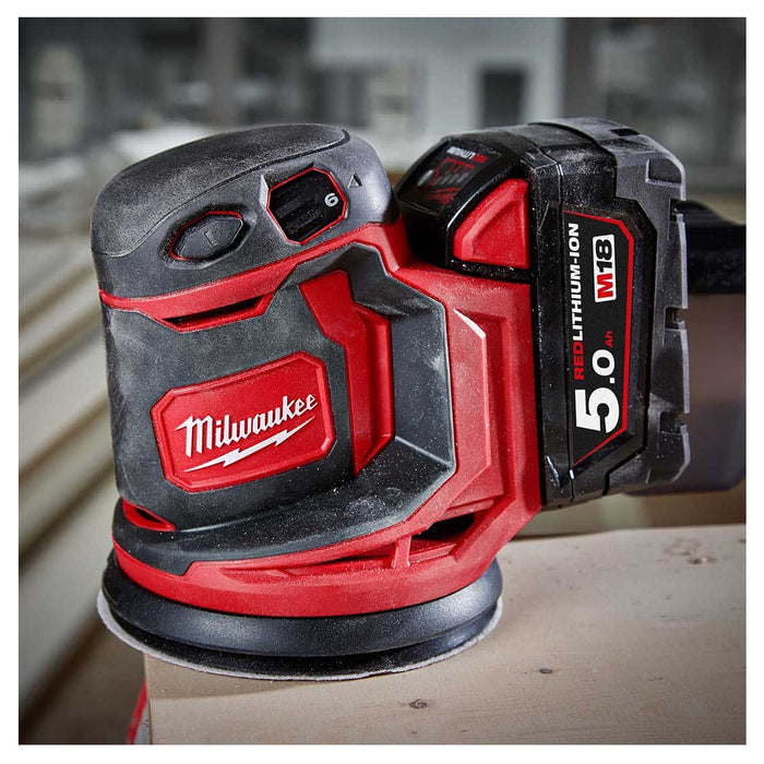 Máy chà nhám quỹ đạo tròn Milwaukee BOS125 dùng Pin 18V, đường kính đế 125mm