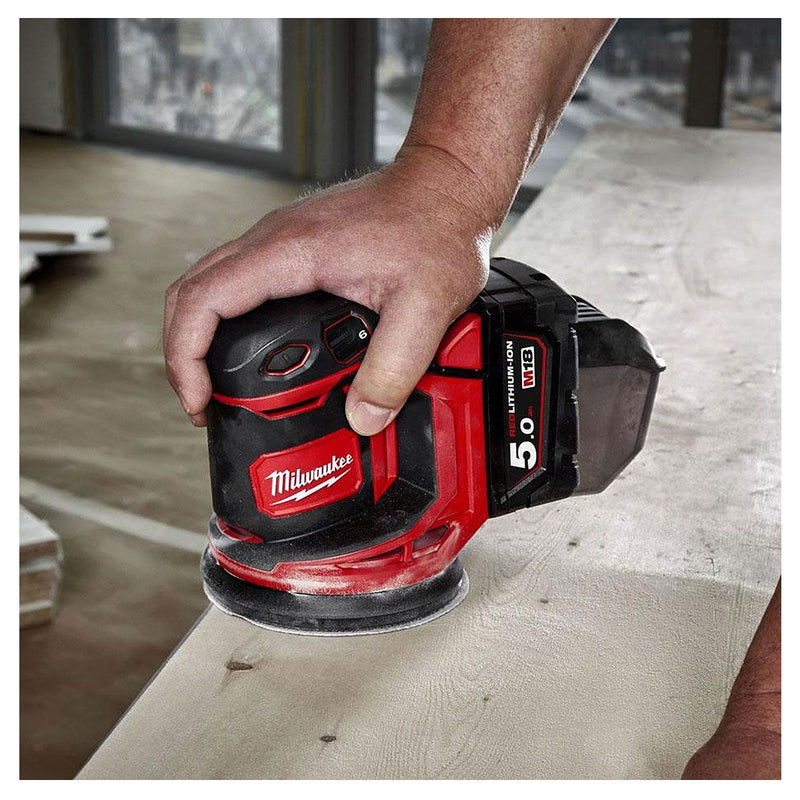 Máy chà nhám quỹ đạo tròn Milwaukee BOS125 dùng Pin 18V, đường kính đế 125mm