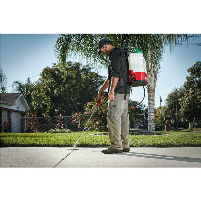 Bình chứa hóa chất, kèm vòi phun Milwaukee M18 BPFP-CST dung tích 15 Lít, dùng cho máy M18 BPFPH