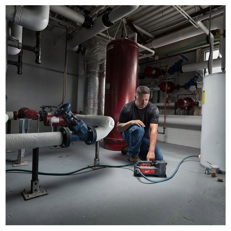 Máy bơm nước Milwaukee M18 BTP dùng Pin 18V, lưu lượng 30.3 L/phút