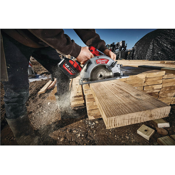 Máy cưa đĩa Milwaukee CCS66 dùng Pin 18V, đường kính lưỡi 190mm