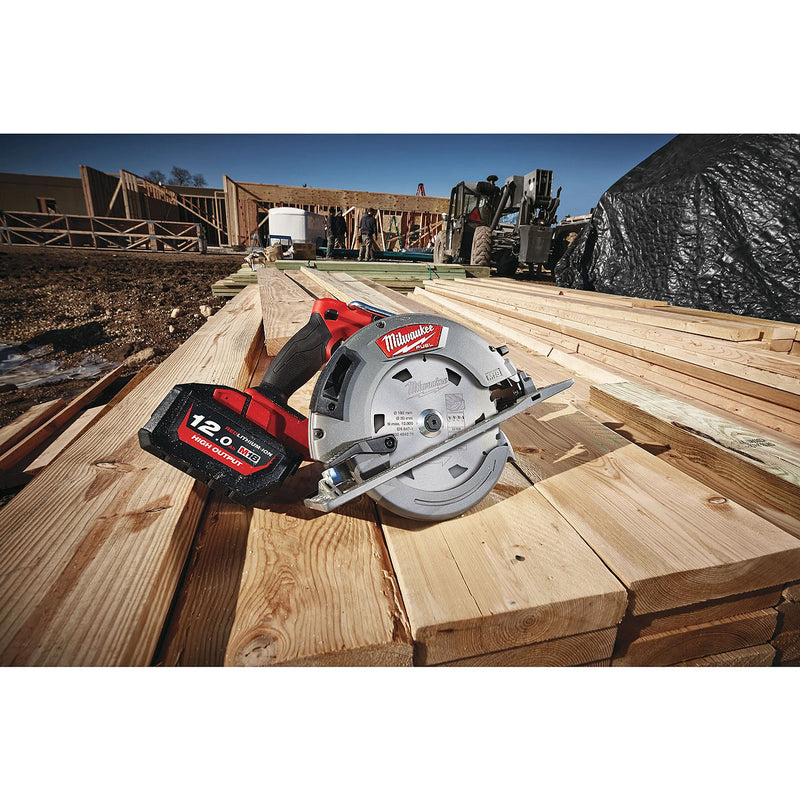 Máy cưa đĩa Milwaukee CCS66 dùng Pin 18V, đường kính lưỡi 190mm