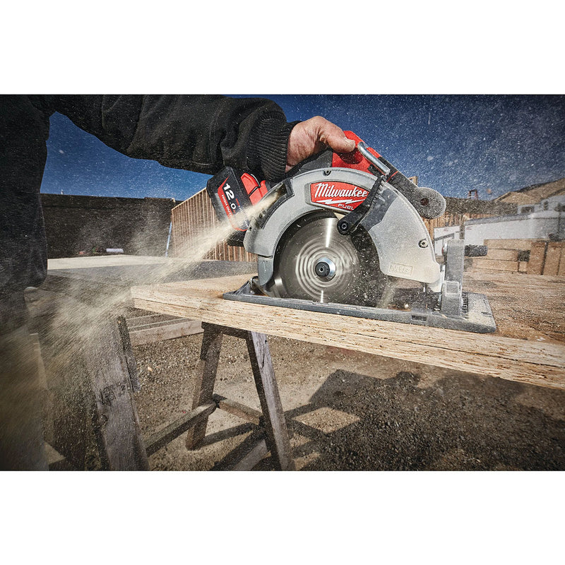 Máy cưa đĩa Milwaukee CCS66 dùng Pin 18V, đường kính lưỡi 190mm