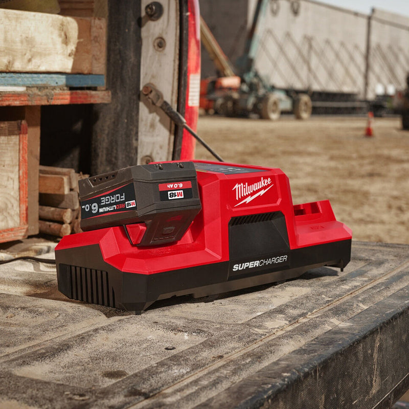 Đế sạc siêu nhanh 2 cổng Dual Bay Super Charger Milwaukke M18 DBSC dùng cho Pin 18V