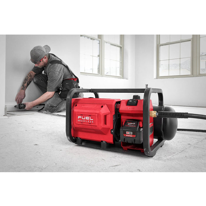 Máy nén khí Milwaukee M18 FAC dùng Pin 18V, bình chứa 7.6 lít