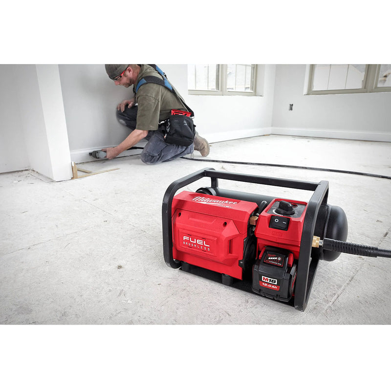 Máy nén khí Milwaukee M18 FAC dùng Pin 18V, bình chứa 7.6 lít