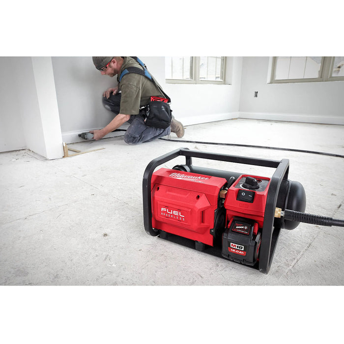 Máy nén khí Milwaukee M18 FAC dùng Pin 18V, bình chứa 7.6 lít