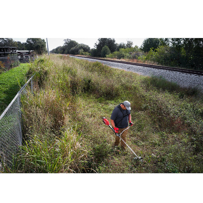 Máy cắt cỏ Milwaukee M18 FBCU dùng Pin 18V, độ rộng cắt 350mm - 400mm, tay cầm chữ U