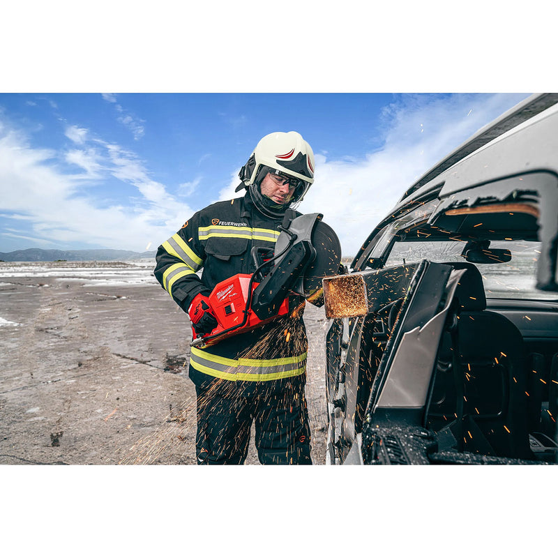 Máy cắt hạng nặng Milwaukee M18 FCOS230 dùng Pin 18V, đường kính lưỡi 230mm, công nghệ ONE-KEY