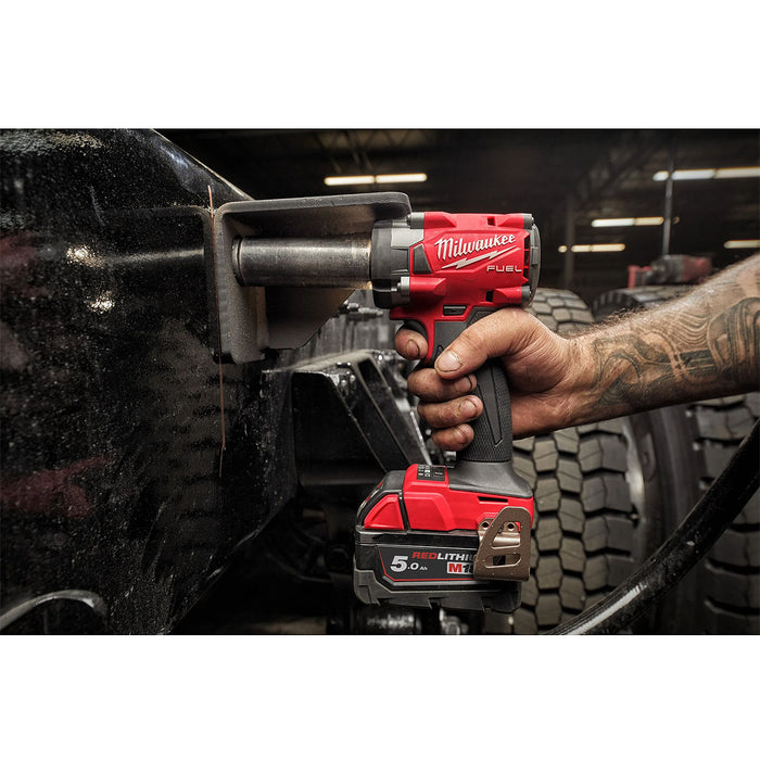 Máy siết bu lông Milwaukee M18 FIW212 dùng Pin 18V, cốt 1/2 inch