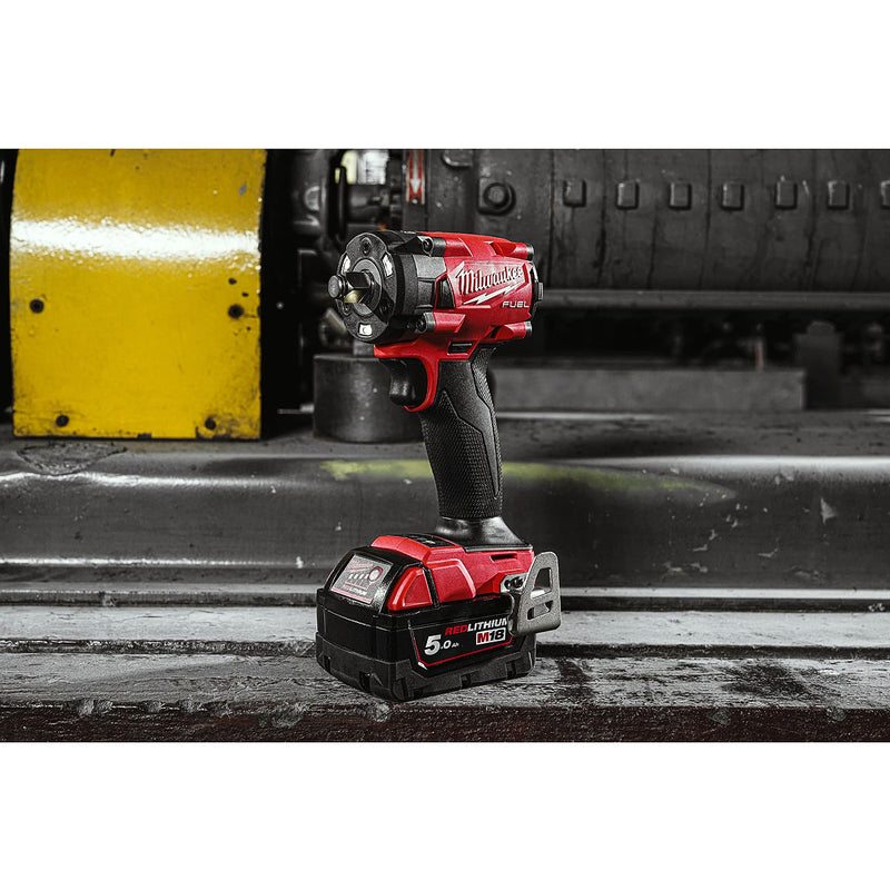 Máy siết bu lông Milwaukee M18 FIW212 dùng Pin 18V, cốt 1/2 inch