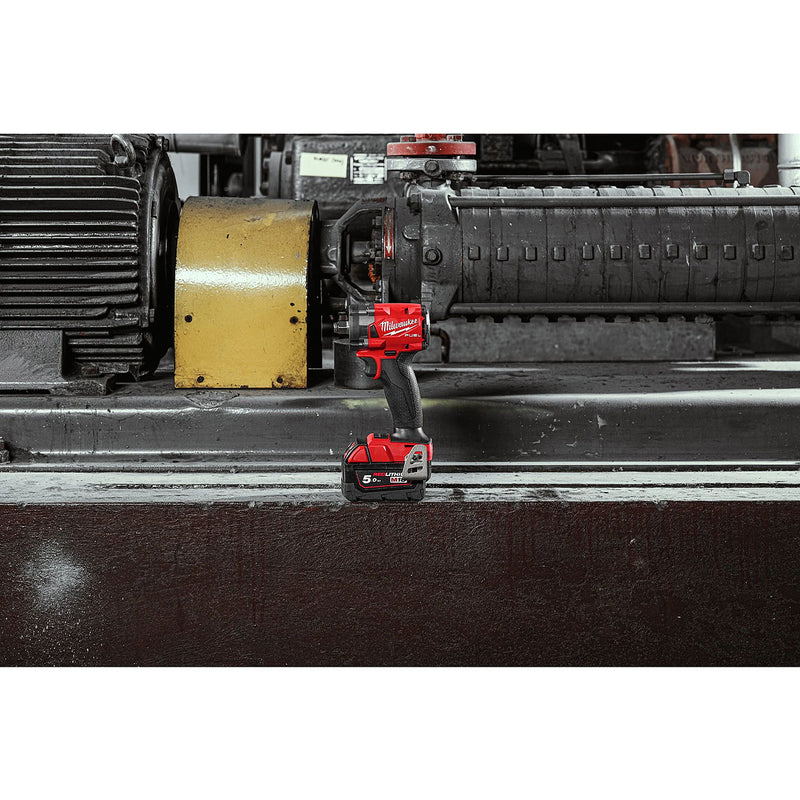 Máy siết bu lông Milwaukee M18 FIW212 dùng Pin 18V, cốt 1/2 inch