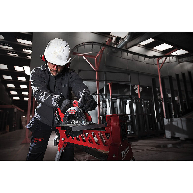 Máy cưa đĩa chuyên dùng cắt kim loại Milwaukee M18 FMCS dùng Pin 18V, đường kính lưỡi 150mm