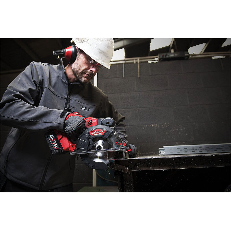 Máy cưa đĩa chuyên dùng cắt kim loại Milwaukee M18 FMCS dùng Pin 18V, đường kính lưỡi 150mm