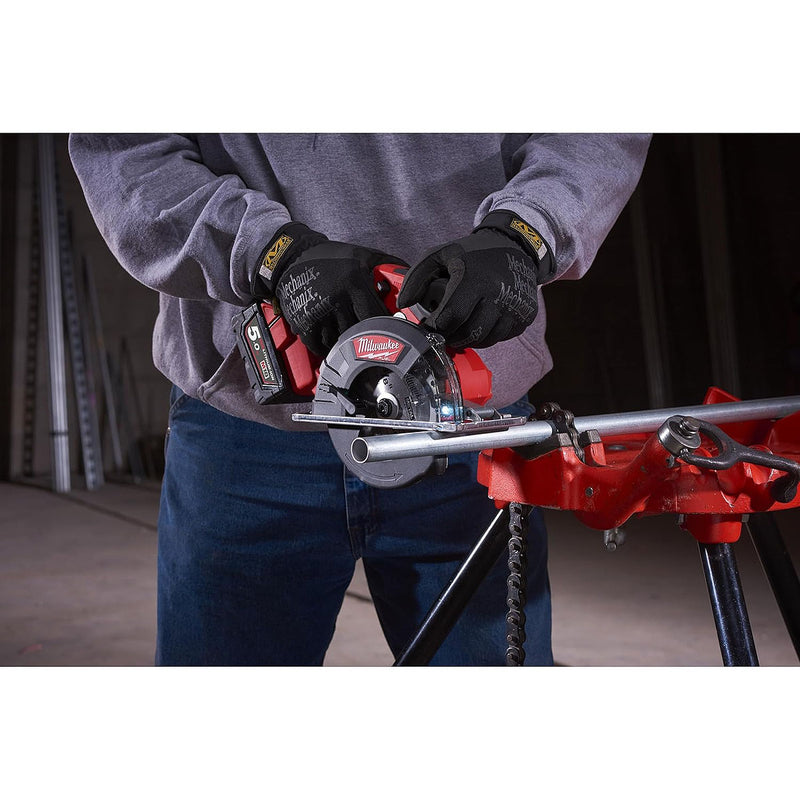 Máy cưa đĩa chuyên dùng cắt kim loại Milwaukee M18 FMCS dùng Pin 18V, đường kính lưỡi 150mm