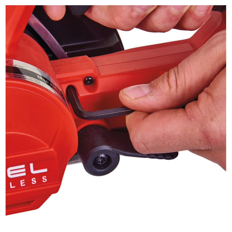 Máy cưa đĩa chuyên dùng cắt kim loại Milwaukee M18 FMCS dùng Pin 18V, đường kính lưỡi 150mm