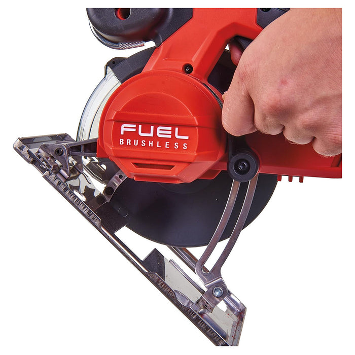 Máy cưa đĩa chuyên dùng cắt kim loại Milwaukee M18 FMCS dùng Pin 18V, đường kính lưỡi 150mm