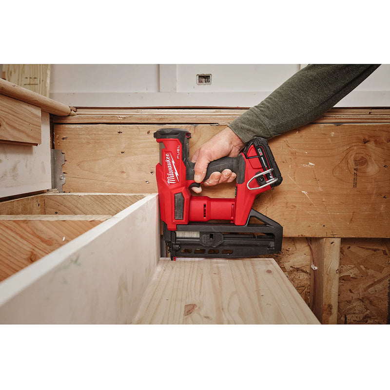Máy bắn đinh chỉ trơn Milwaukee M18 FN16GS dùng Pin 18V, kích thước đinh 25 - 64mm, cở đinh 16Ga