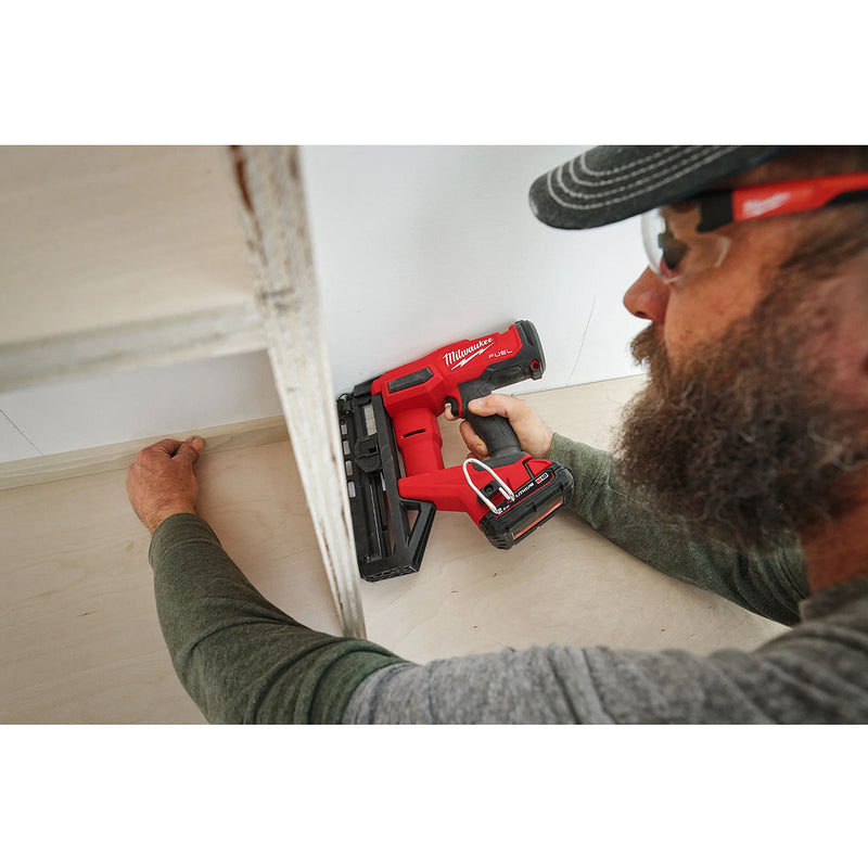 Máy bắn đinh chỉ trơn Milwaukee M18 FN16GS dùng Pin 18V, kích thước đinh 25 - 64mm, cở đinh 16Ga