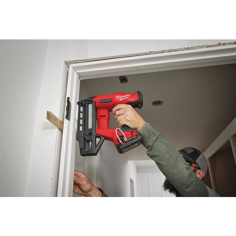 Máy bắn đinh chỉ trơn Milwaukee M18 FN16GS dùng Pin 18V, kích thước đinh 25 - 64mm, cở đinh 16Ga