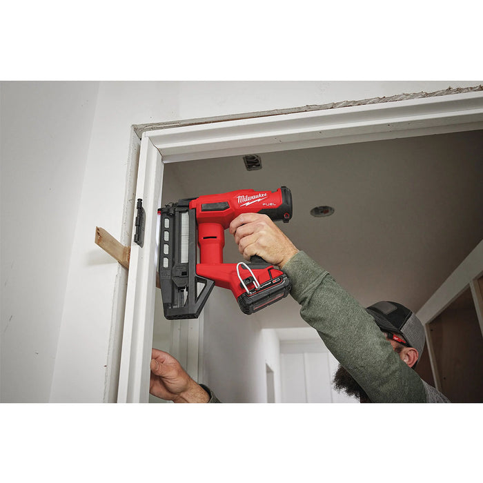 Máy bắn đinh chỉ trơn Milwaukee M18 FN16GS dùng Pin 18V, kích thước đinh 25 - 64mm, cở đinh 16Ga