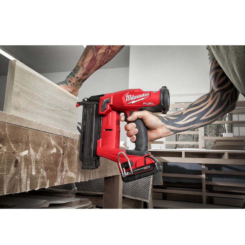 Máy bắn đinh chỉ trơn Milwaukee M18 FN18GS dùng Pin 18V, kích thước đinh 15 - 54mm, cở đinh 18Ga