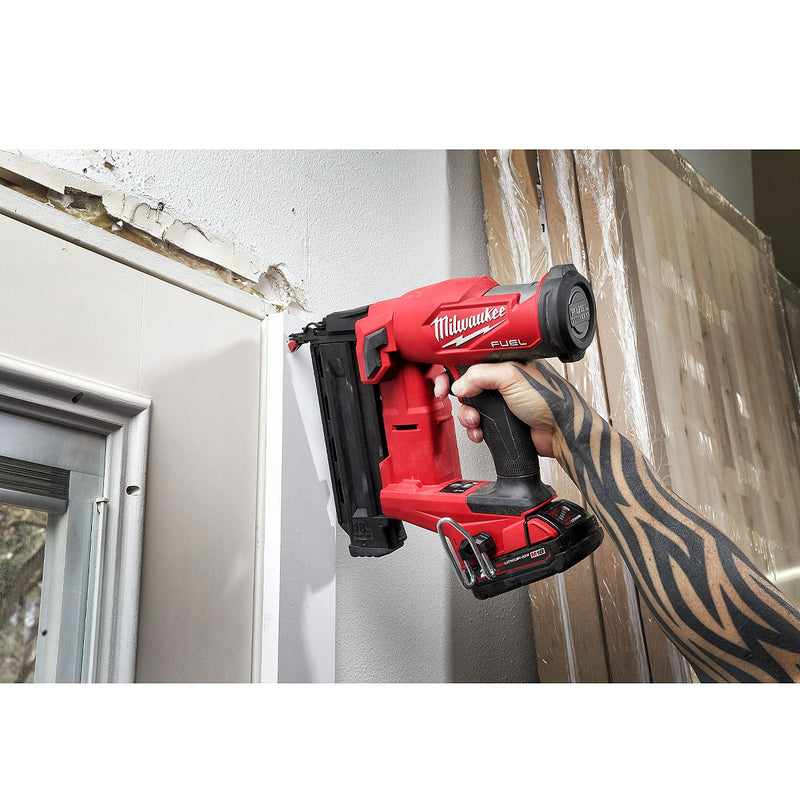 Máy bắn đinh chỉ trơn Milwaukee M18 FN18GS dùng Pin 18V, kích thước đinh 15 - 54mm, cở đinh 18Ga