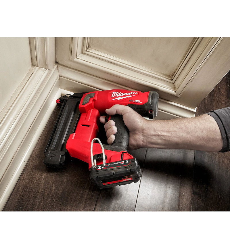 Máy bắn đinh chỉ trơn Milwaukee M18 FN18GS dùng Pin 18V, kích thước đinh 15 - 54mm, cở đinh 18Ga