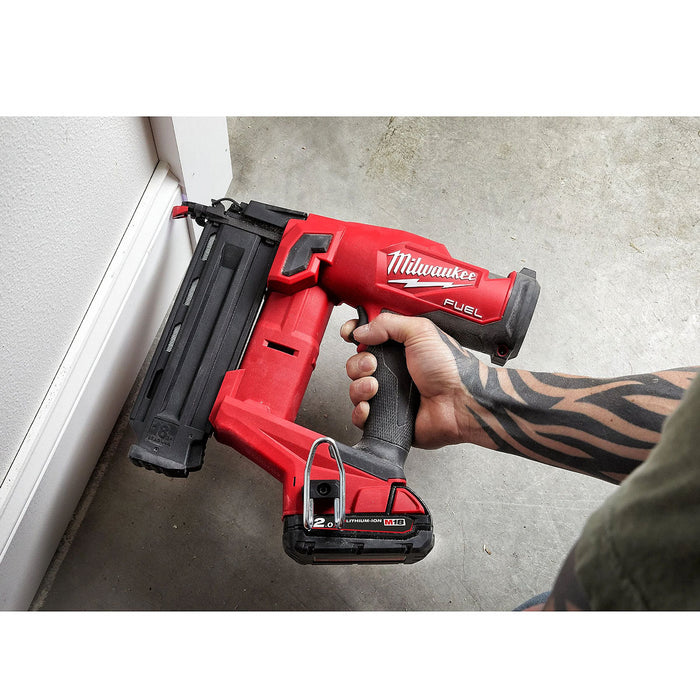 Máy bắn đinh chỉ trơn Milwaukee M18 FN18GS dùng Pin 18V, kích thước đinh 15 - 54mm, cở đinh 18Ga