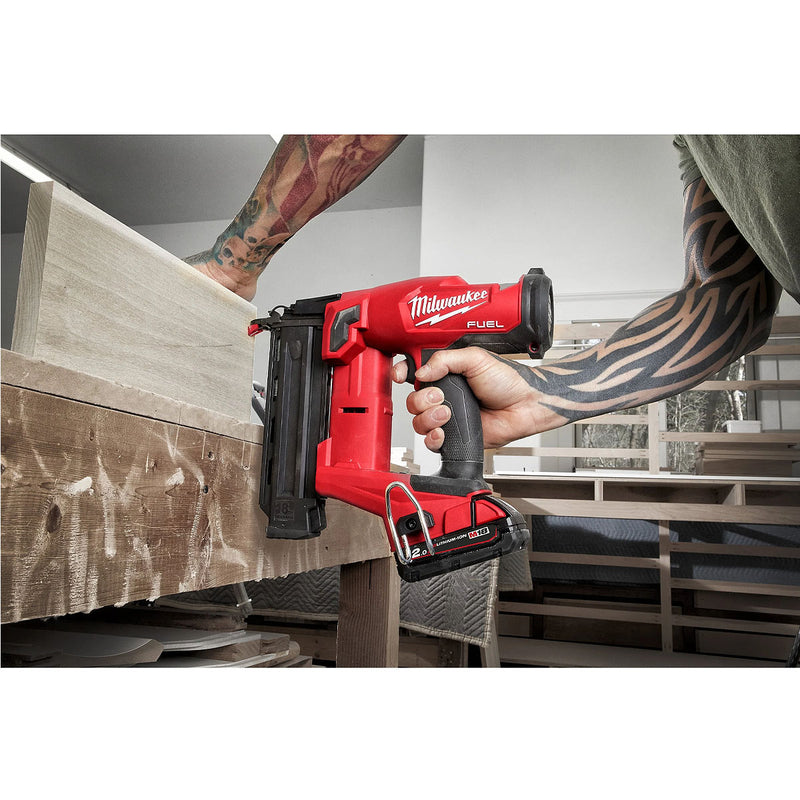 Máy bắn đinh chỉ trơn Milwaukee M18 FN18GS dùng Pin 18V, kích thước đinh 15 - 54mm, cở đinh 18Ga