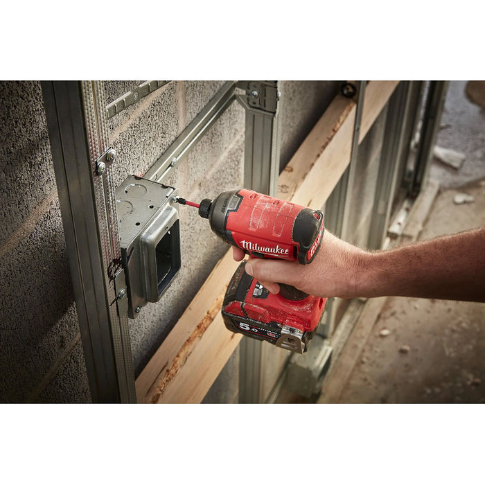 Máy vặn vít xung dầu Milwaukee M18 FQID dùng Pin 18V, đuôi lục giác 6.35mm (1/4 inch)