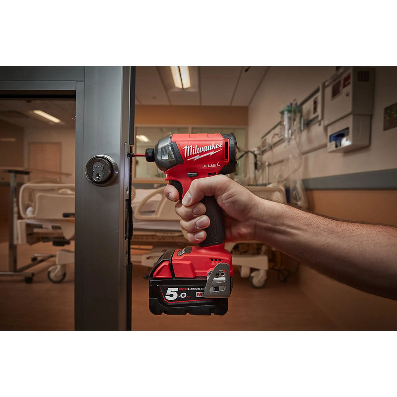 Máy vặn vít xung dầu Milwaukee M18 FQID dùng Pin 18V, đuôi lục giác 6.35mm (1/4 inch)